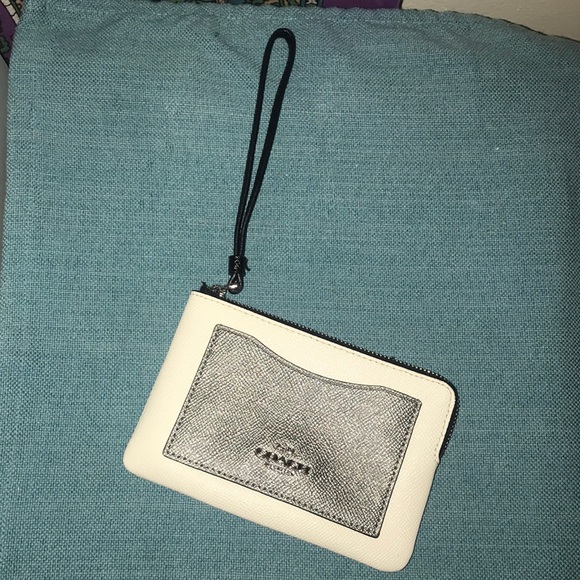 NWOT Coach Wristlet - Picture 2 of 7